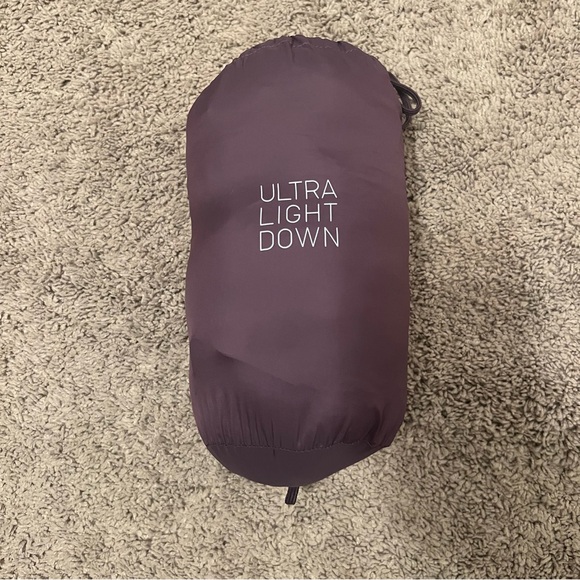 Uniqlo Ultralight Down Jacket in Wine (Japan size M) - Picture 8 of 11